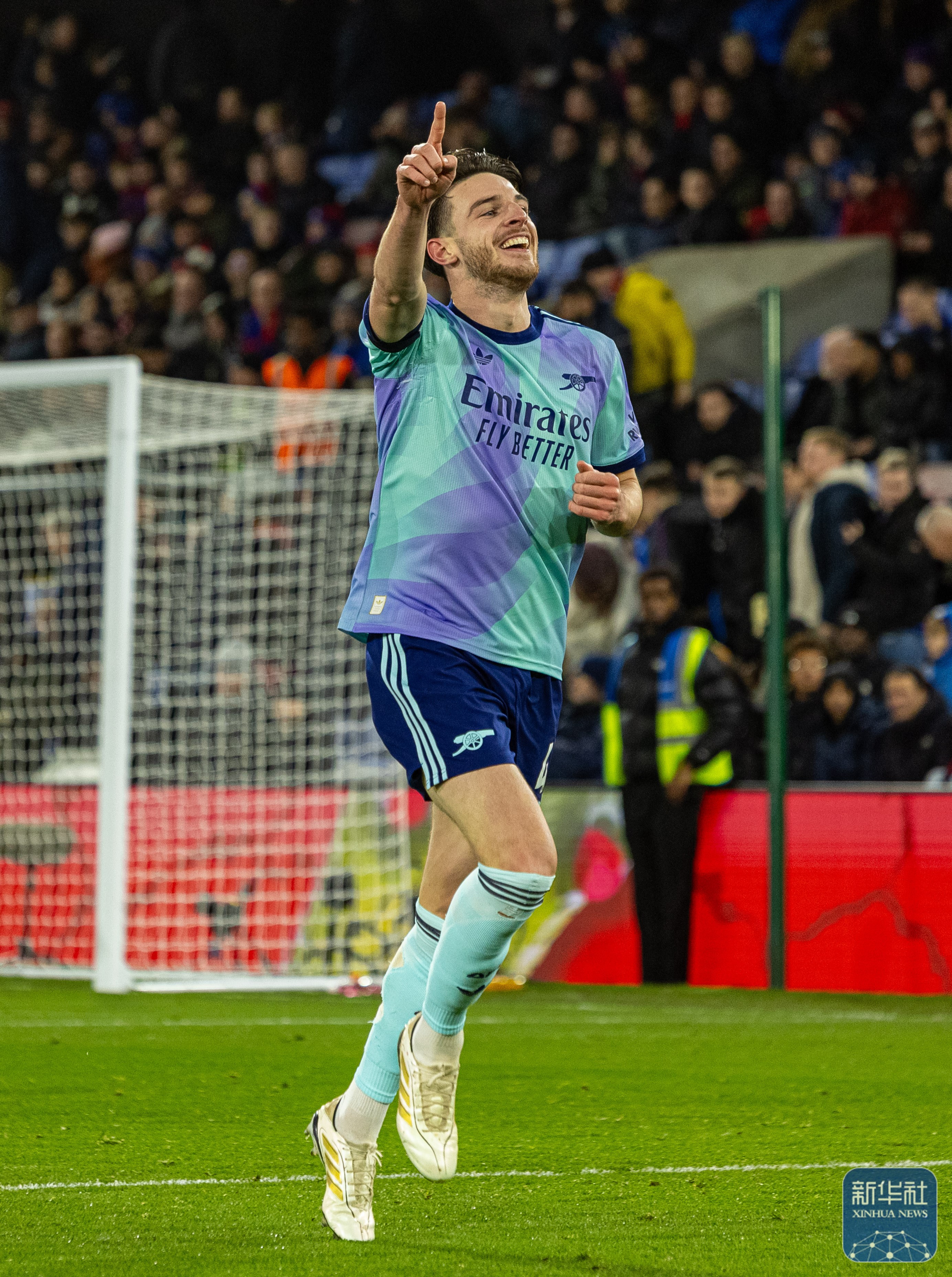 阿森纳击败对手，豪取赛季首胜