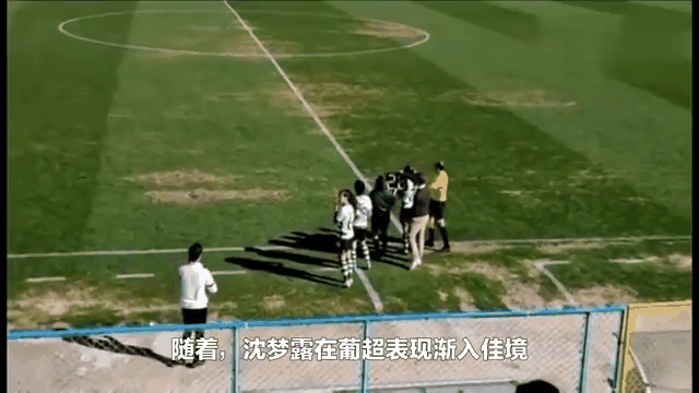 草根足球盛典：女足新星闪耀舞台的简单介绍