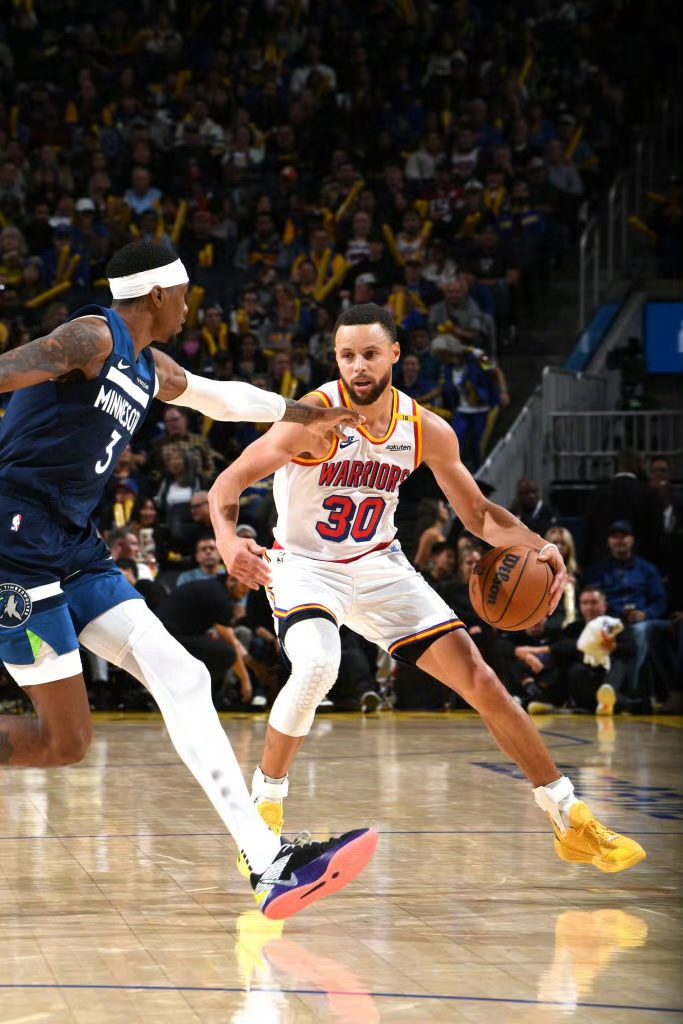 荷兰自行车选手在曲棍球比赛中表现抢眼，领先对手的简单介绍