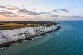 包含多佛尔战胜对手，排名迅速攀升的词条