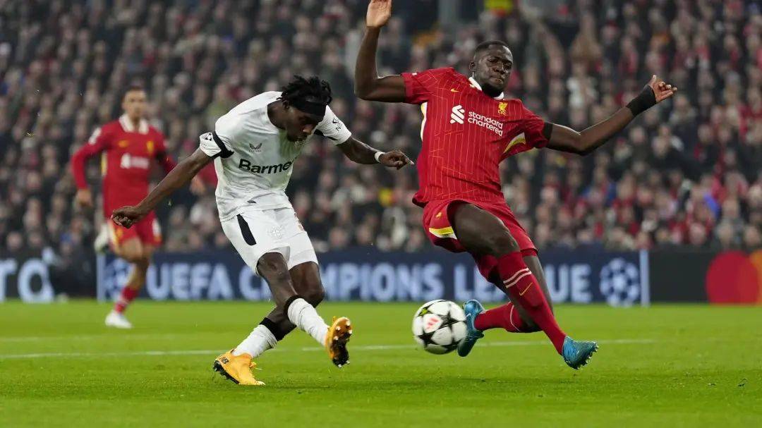 拜仁错失单刀球，曼联门将神勇扑救成最大功臣！的简单介绍