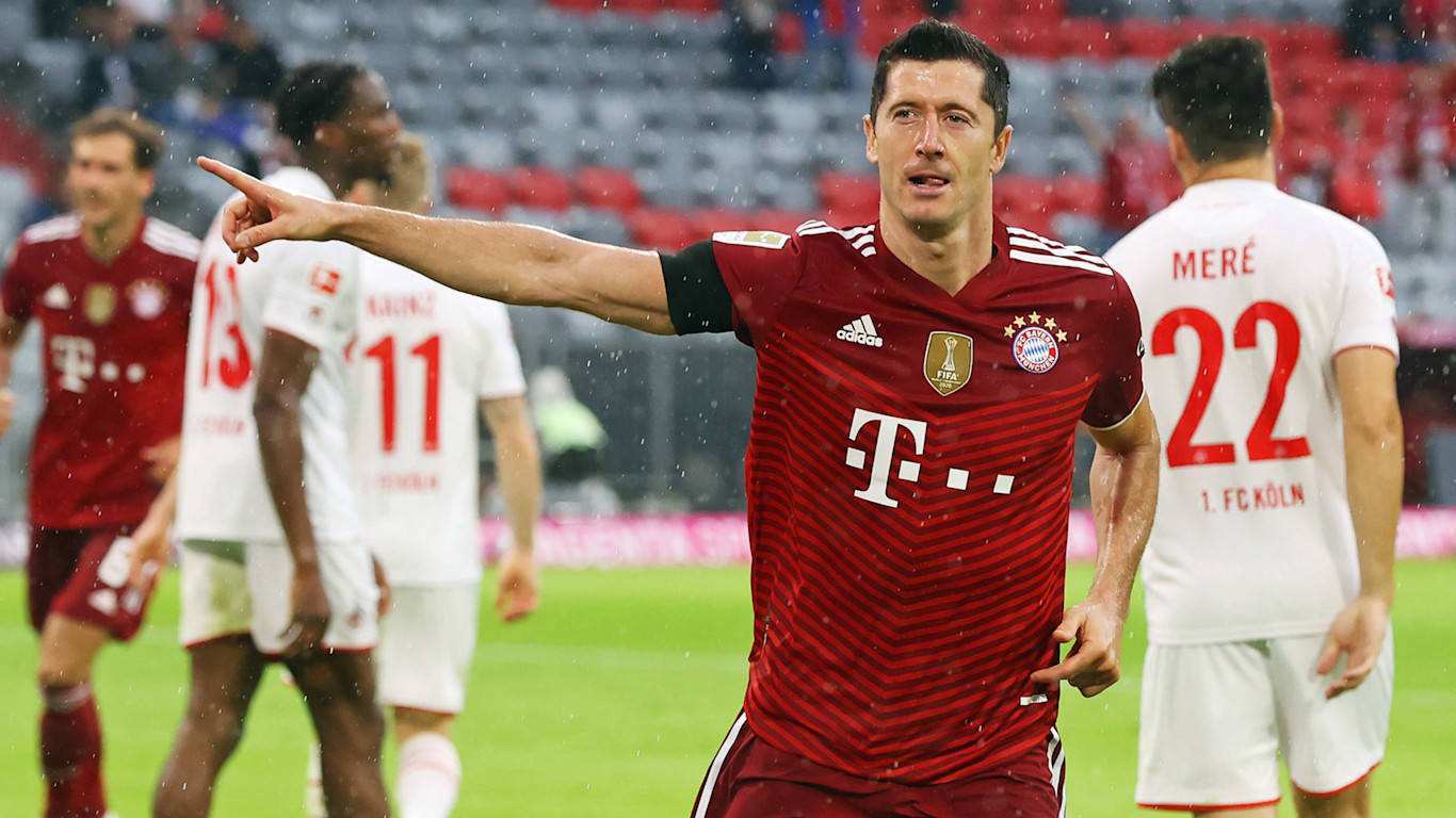  莱万多夫斯基迎来十赛季高光表现，拜仁球迷沸腾！